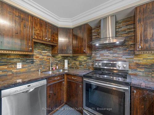 2211 Mildred Ave, Innisfil, ON - Indoor Photo Showing Kitchen With Double Sink