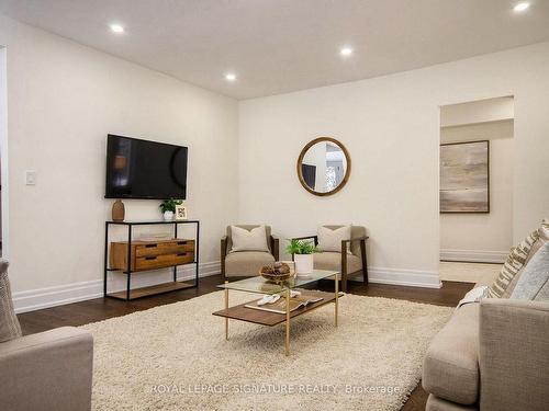 7563 Dale Rd, Port Hope, ON - Indoor Photo Showing Living Room