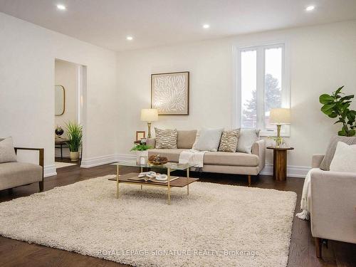 7563 Dale Rd, Port Hope, ON - Indoor Photo Showing Living Room