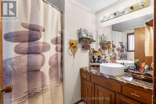 6159 Village Crescent, Niagara Falls (217 - Arad/Fallsview), ON - Indoor Photo Showing Bathroom