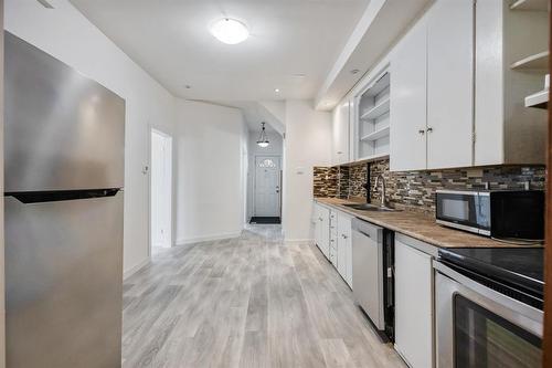 558 Mountain Avenue, Winnipeg, MB - Indoor Photo Showing Kitchen