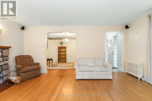 520 College Street, Kingston (Central City East), ON - Indoor Photo Showing Living Room