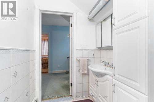 520 College Street, Kingston (Central City East), ON - Indoor Photo Showing Bathroom