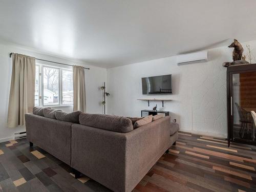 Living room - 10 Rue Capcour, Sorel-Tracy, QC - Indoor Photo Showing Living Room