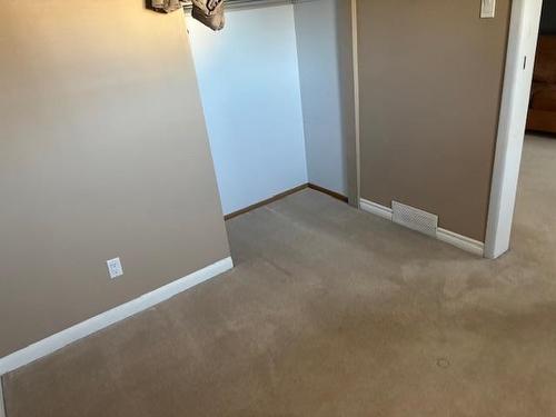 295 Cowan Street, Thunder Bay, ON - Indoor Photo Showing Other Room