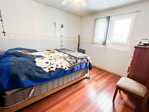 30 Seventh Street, Balmertown, ON - Indoor Photo Showing Bedroom