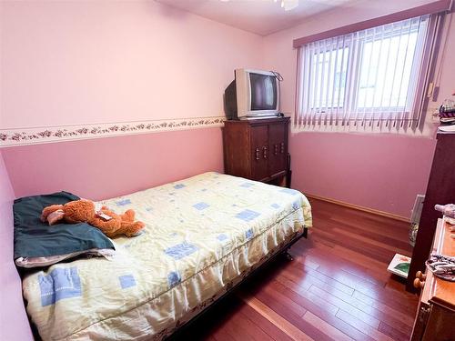 30 Seventh Street, Balmertown, ON - Indoor Photo Showing Bedroom