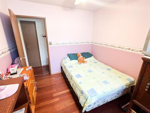 30 Seventh Street, Balmertown, ON - Indoor Photo Showing Bedroom