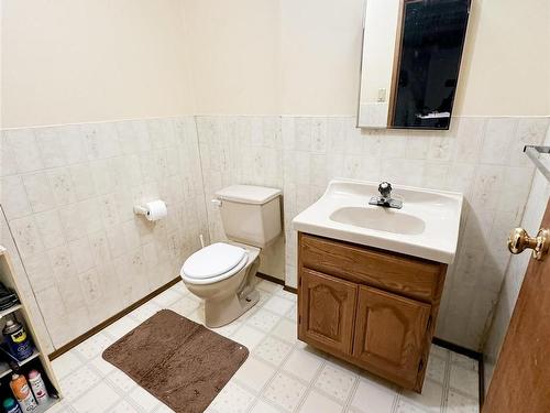 30 Seventh Street, Balmertown, ON - Indoor Photo Showing Bathroom