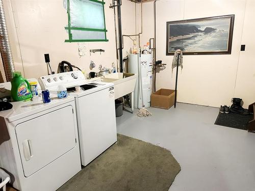 30 Seventh Street, Balmertown, ON - Indoor Photo Showing Laundry Room