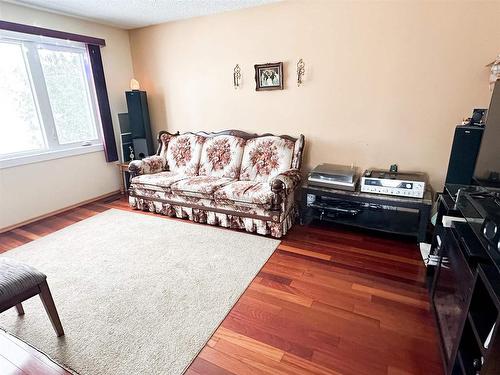 30 Seventh Street, Balmertown, ON - Indoor