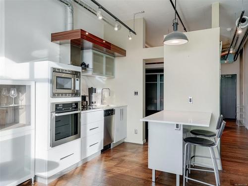 530-1029 View St, Victoria, BC - Indoor Photo Showing Kitchen With Upgraded Kitchen