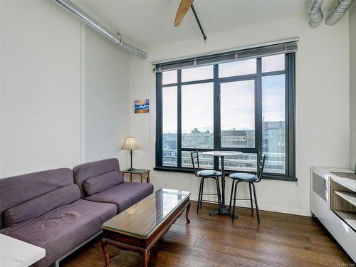 530-1029 View St, Victoria, BC - Indoor Photo Showing Living Room