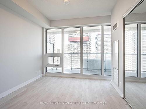 2902-2221 Yonge St, Toronto, ON - Indoor Photo Showing Other Room