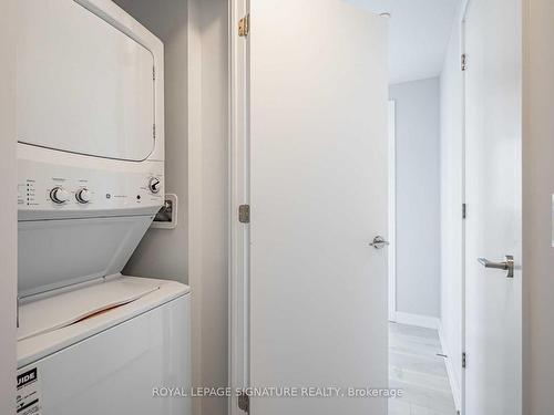 2902-2221 Yonge St, Toronto, ON - Indoor Photo Showing Laundry Room