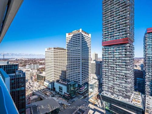 2902-2221 Yonge St, Toronto, ON - Outdoor With Facade