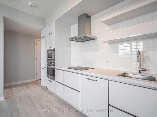 2902-2221 Yonge St, Toronto, ON - Indoor Photo Showing Kitchen With Upgraded Kitchen