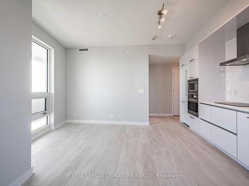 2902-2221 Yonge St, Toronto, ON - Indoor Photo Showing Kitchen