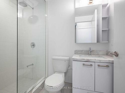 2902-2221 Yonge St, Toronto, ON - Indoor Photo Showing Bathroom