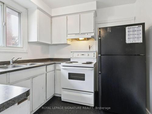 158 Rodda Blvd, Toronto, ON - Indoor Photo Showing Kitchen With Double Sink