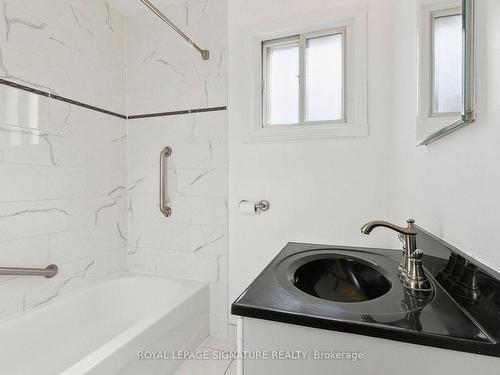 158 Rodda Blvd, Toronto, ON - Indoor Photo Showing Bathroom