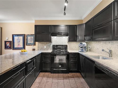 602-525 Broughton St, Victoria, BC - Indoor Photo Showing Kitchen With Upgraded Kitchen