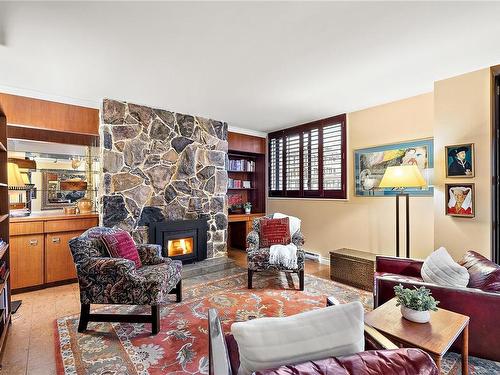 602-525 Broughton St, Victoria, BC - Indoor Photo Showing Living Room With Fireplace