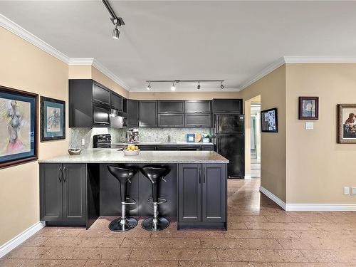 602-525 Broughton St, Victoria, BC - Indoor Photo Showing Kitchen