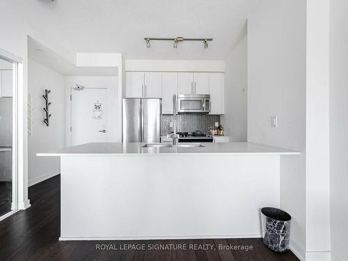 4504-4011 Brickstone Mews, Mississauga, ON - Indoor Photo Showing Kitchen With Stainless Steel Kitchen