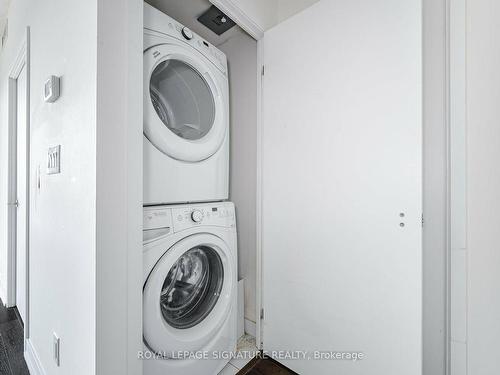 4504-4011 Brickstone Mews, Mississauga, ON - Indoor Photo Showing Laundry Room