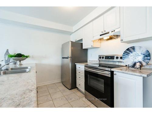 6-200 Veterans Dr, Brampton, ON - Indoor Photo Showing Kitchen