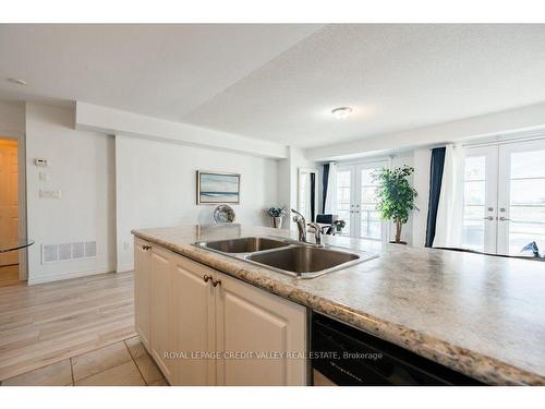 6-200 Veterans Dr, Brampton, ON - Indoor Photo Showing Kitchen With Double Sink