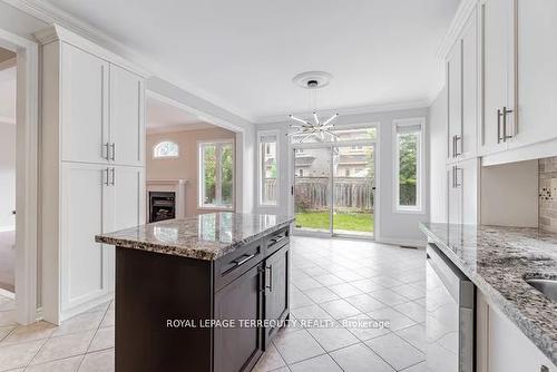 3121 Clipperton Dr, Mississauga, ON - Indoor Photo Showing Kitchen With Upgraded Kitchen