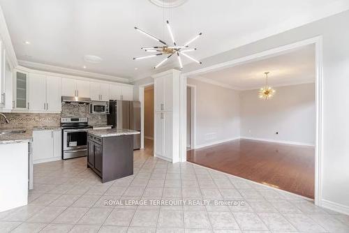 3121 Clipperton Dr, Mississauga, ON - Indoor Photo Showing Kitchen