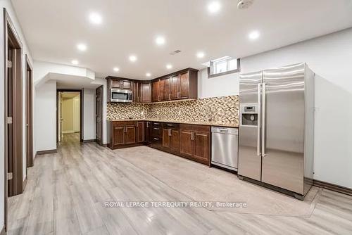 3121 Clipperton Dr, Mississauga, ON - Indoor Photo Showing Kitchen