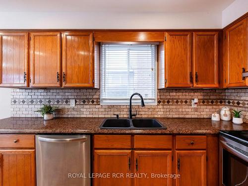 51 Meadow Dr, Orangeville, ON - Indoor Photo Showing Kitchen With Double Sink