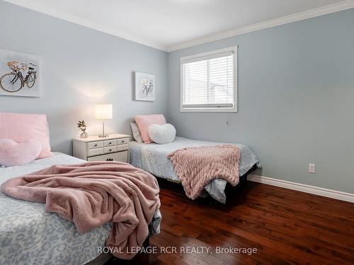 51 Meadow Dr, Orangeville, ON - Indoor Photo Showing Bedroom