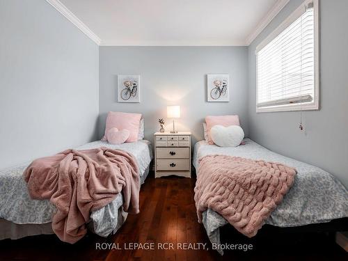 51 Meadow Dr, Orangeville, ON - Indoor Photo Showing Bedroom