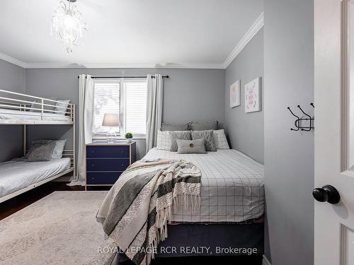 51 Meadow Dr, Orangeville, ON - Indoor Photo Showing Bedroom