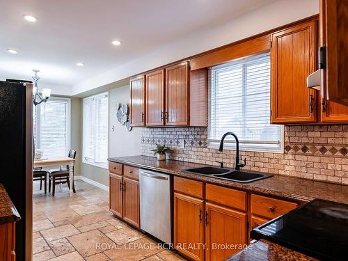 51 Meadow Dr, Orangeville, ON - Indoor Photo Showing Kitchen With Double Sink