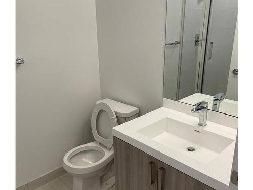 3001-8 Nahani Way, Mississauga, ON - Indoor Photo Showing Bathroom