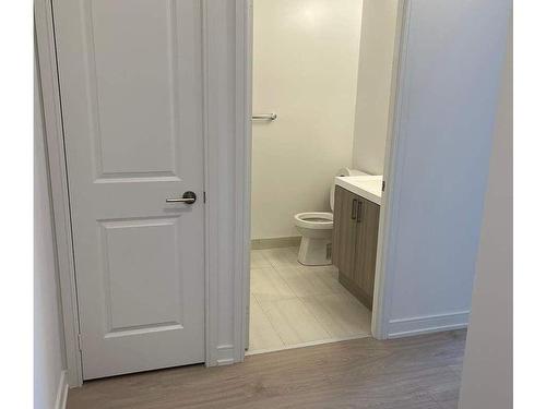 3001-8 Nahani Way, Mississauga, ON - Indoor Photo Showing Bathroom