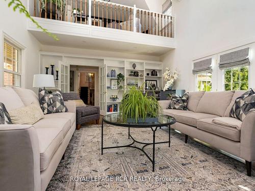 346398 Mono Centre Rd, Mono, ON - Indoor Photo Showing Living Room