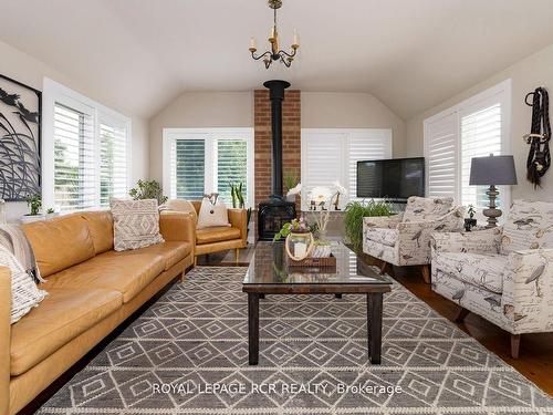 346398 Mono Centre Rd, Mono, ON - Indoor Photo Showing Living Room