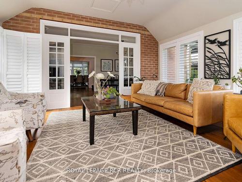 346398 Mono Centre Rd, Mono, ON - Indoor Photo Showing Living Room