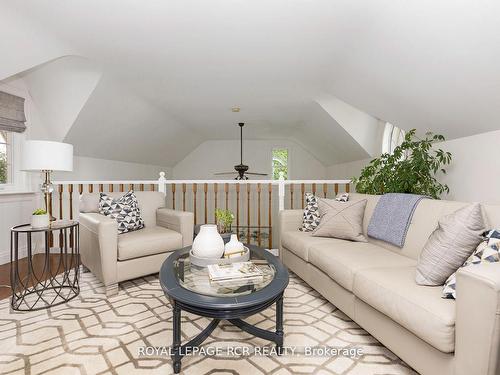 346398 Mono Centre Rd, Mono, ON - Indoor Photo Showing Living Room