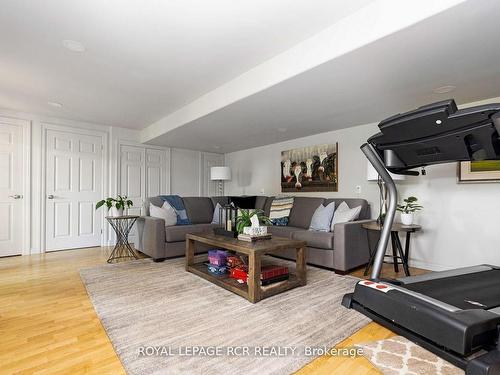 346398 Mono Centre Rd, Mono, ON - Indoor Photo Showing Living Room