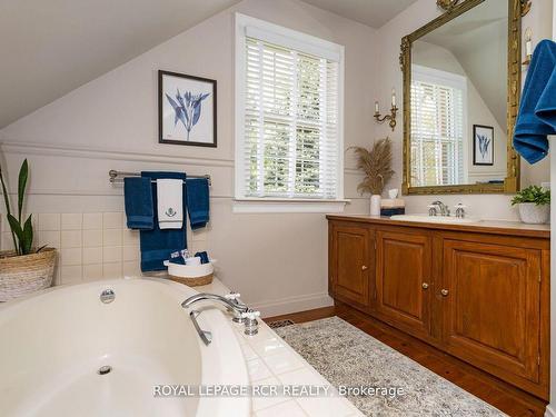 346398 Mono Centre Rd, Mono, ON - Indoor Photo Showing Bathroom