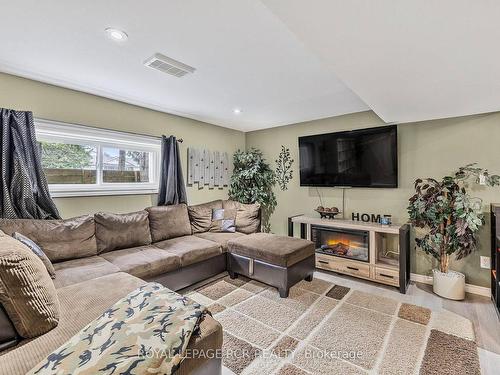 682405 Two-Sixty Sdrd N, Melancthon, ON - Indoor Photo Showing Living Room