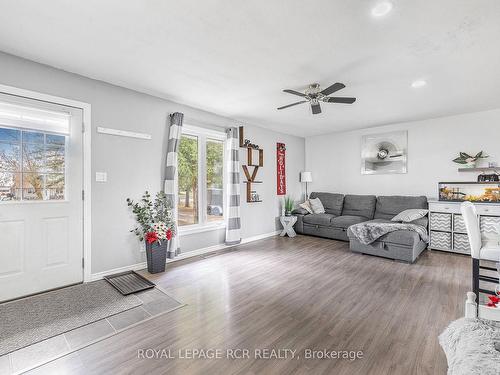 682405 Two-Sixty Sdrd N, Melancthon, ON - Indoor Photo Showing Living Room